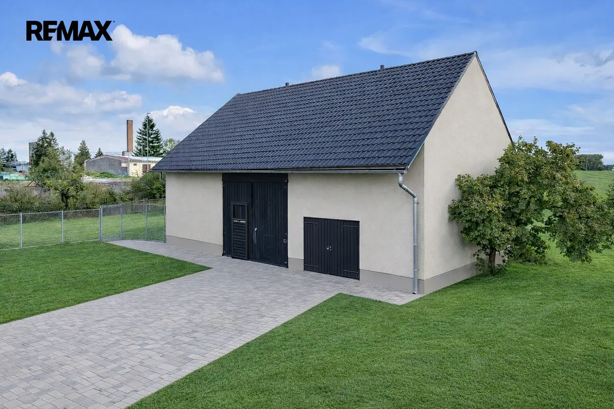 Prodej komerčního prostoru 370 m², Nádražní · Luštěnice