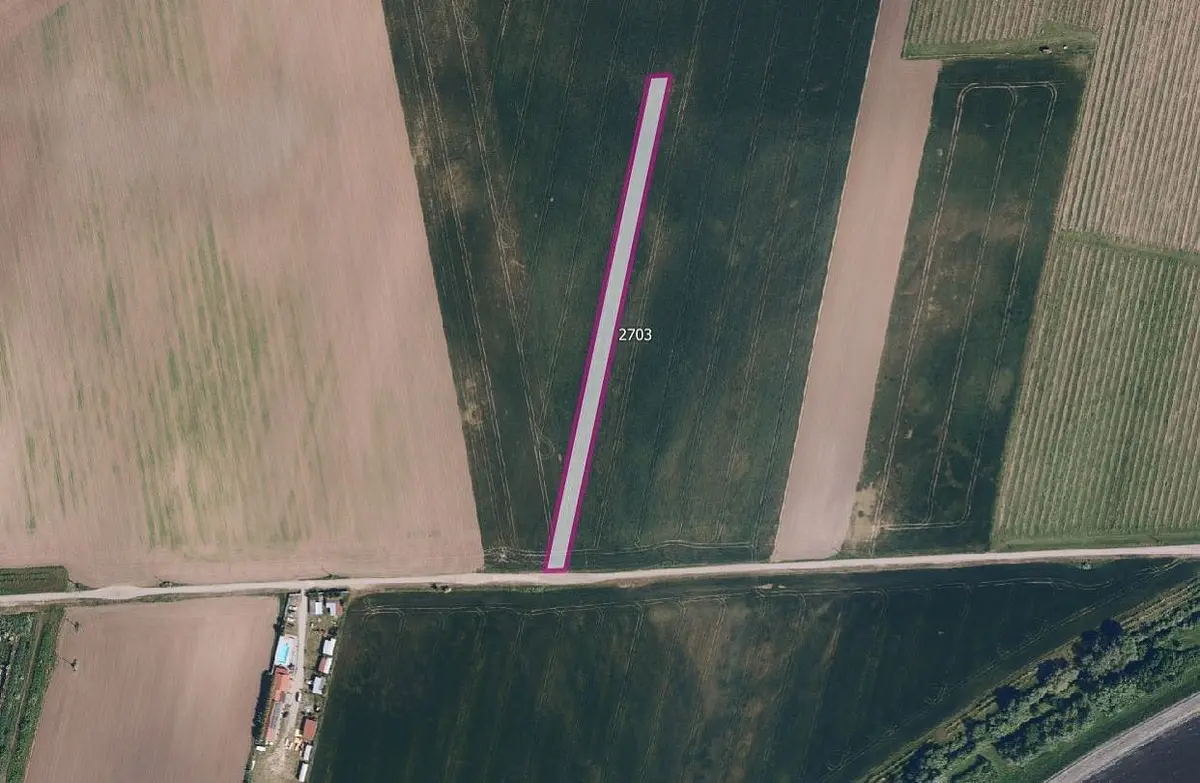 Prodej pozemku 4030 m², Strachotín