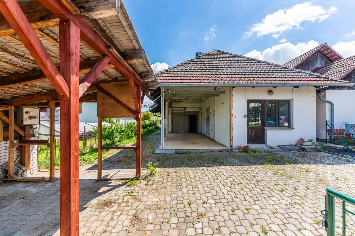 Prodej komerčního prostoru 374 m², U hřiště · Šťáhlavy
