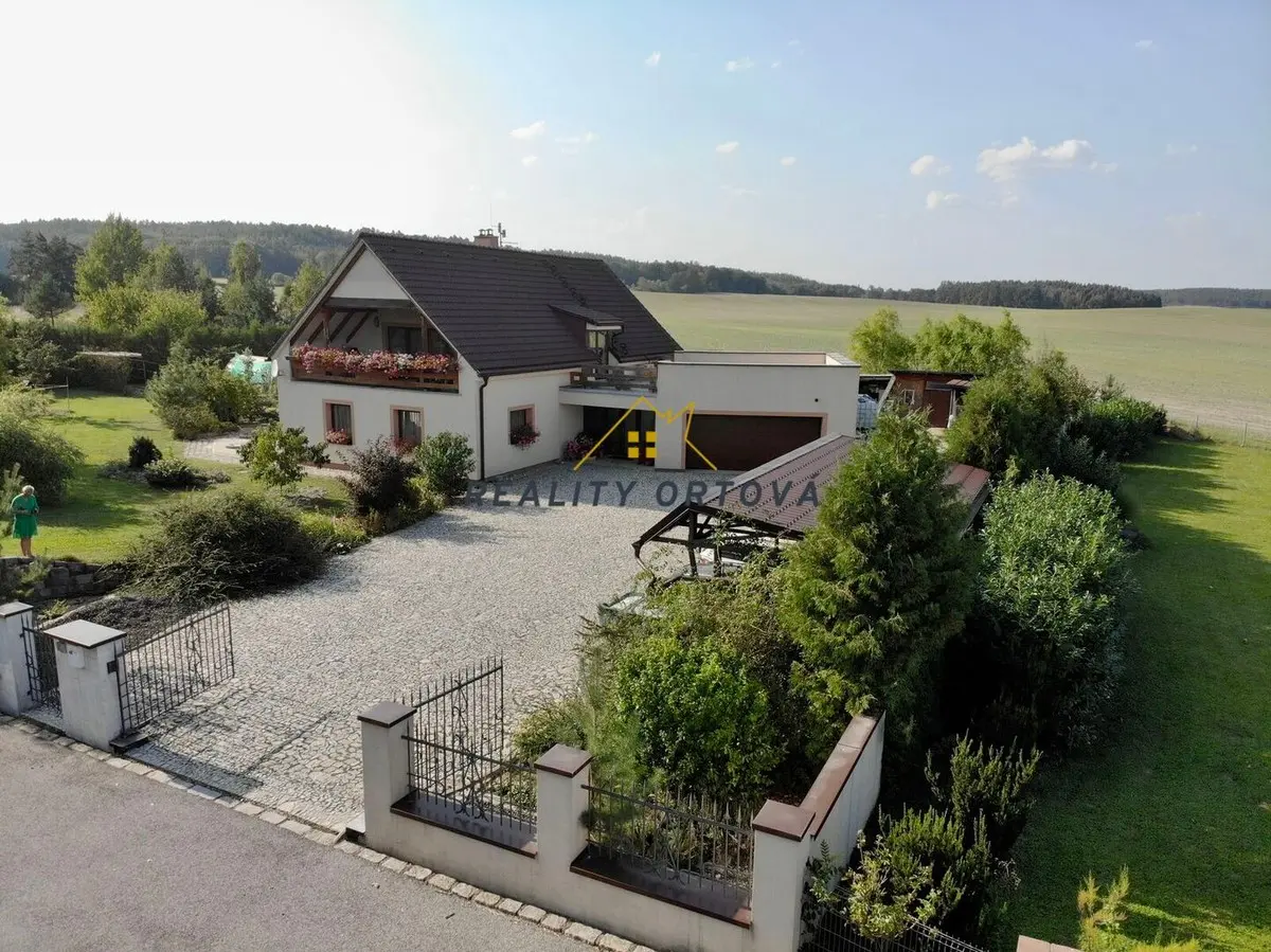 Prodej domu 435 m², 48 · Domousnice