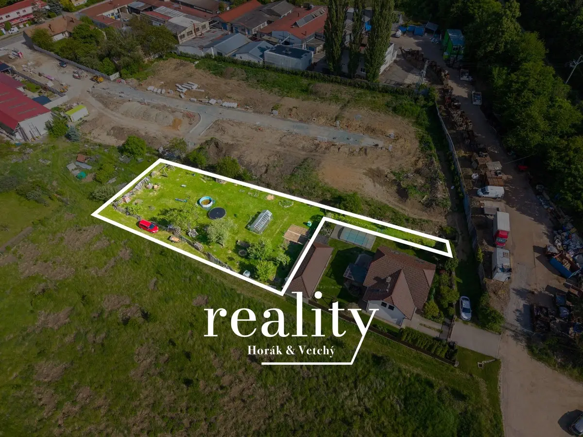 Prodej pozemku 1352 m², Česká