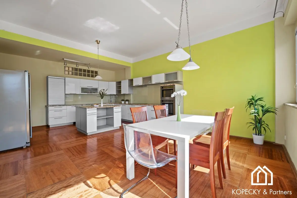 Prodej bytu 4+kk 125 m², U Pergamenky · Holešovice