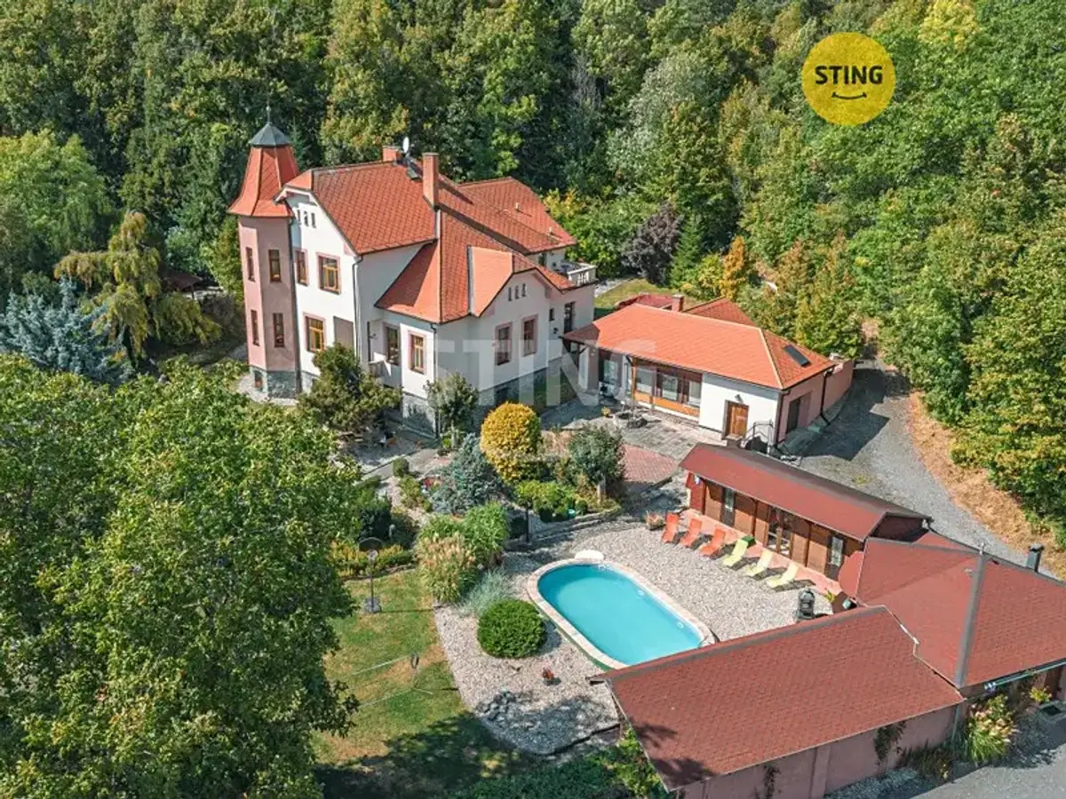 Prodej domu 500 m², Hroubovice · okres Chrudim
