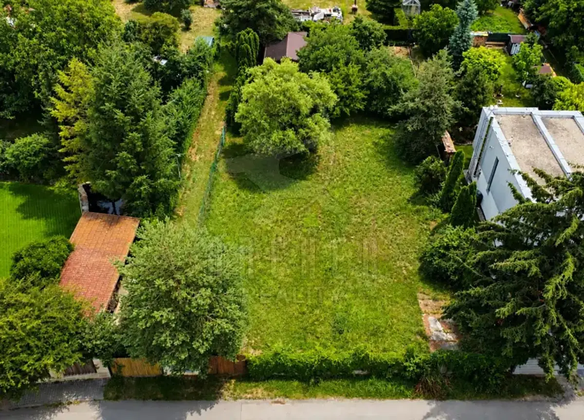 Prodej pozemku 1065 m², Praha · okres Praha 4