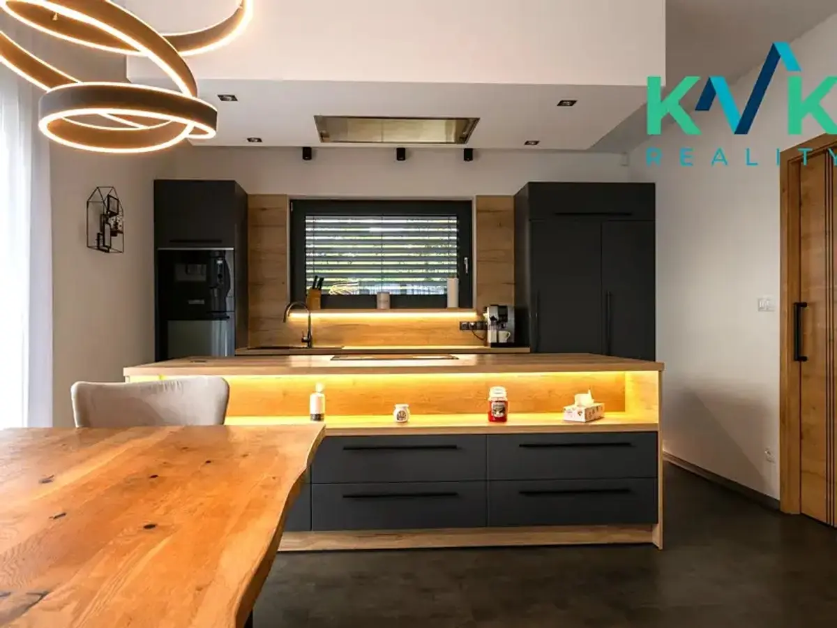 Prodej domu 228 m², Hájek · okres Karlovy Vary