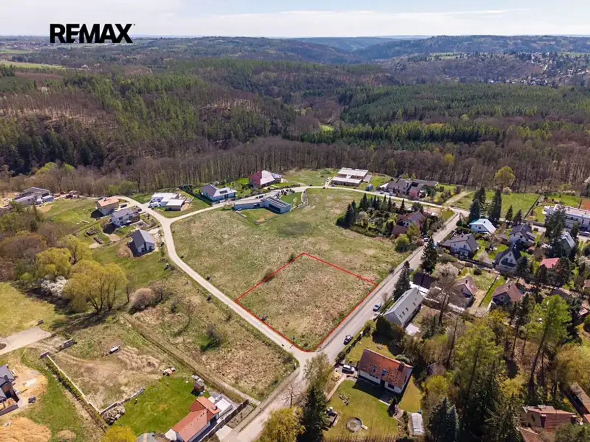 Prodej pozemku 2049 m², Unhošť · okres Kladno