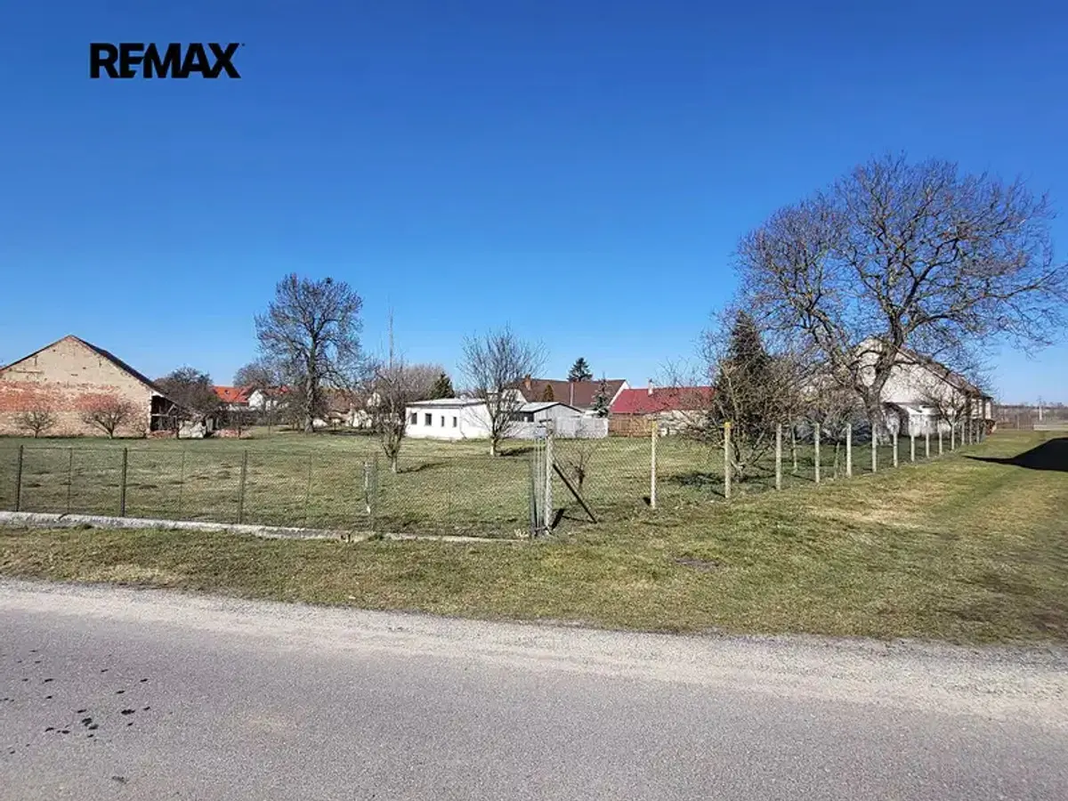 Prodej pozemku 2100 m², Moravské Budějovice · okres Třebíč