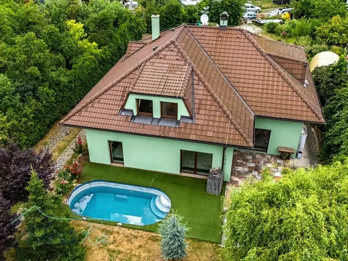 Prodej domu 238 m², Husova · Neveklov