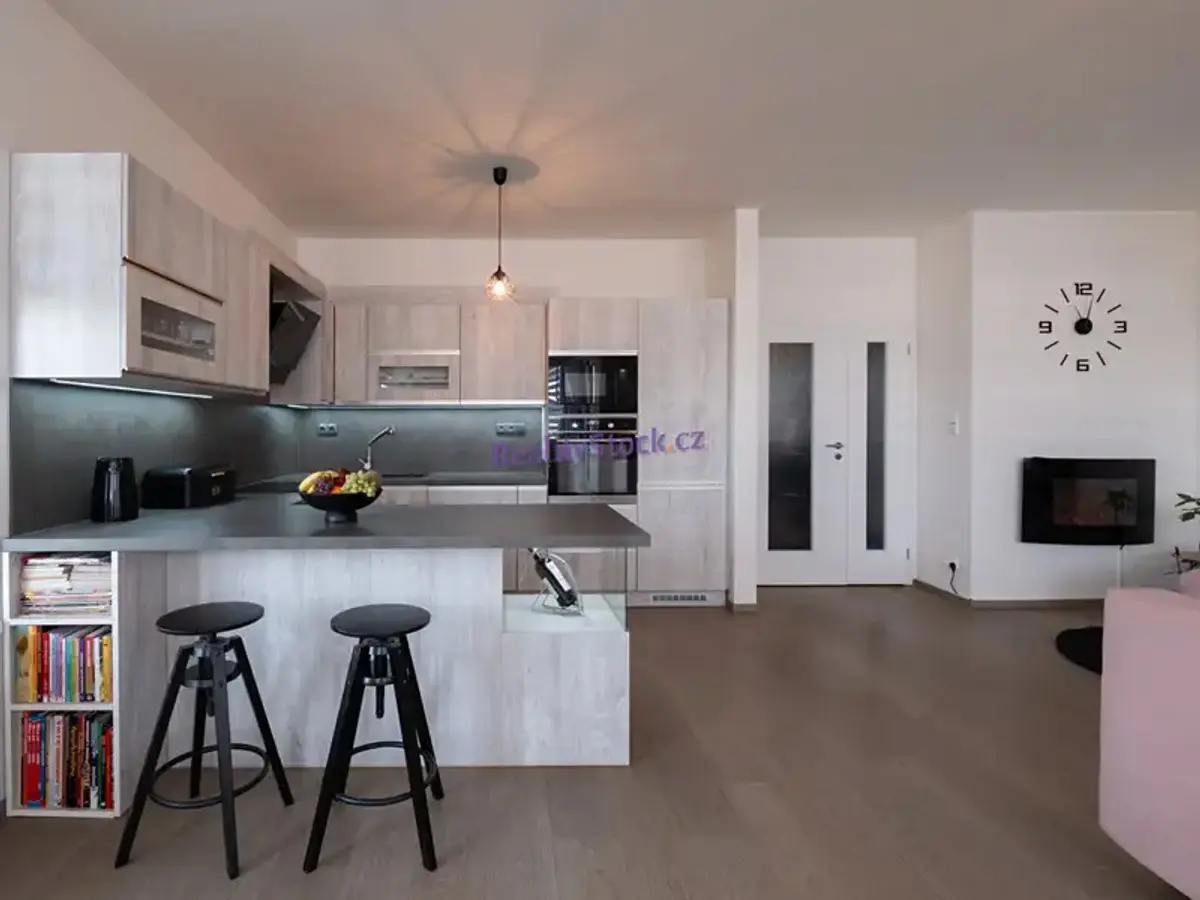 Prodej bytu 4+kk 119 m², Honzíkova · Dolní Měcholupy