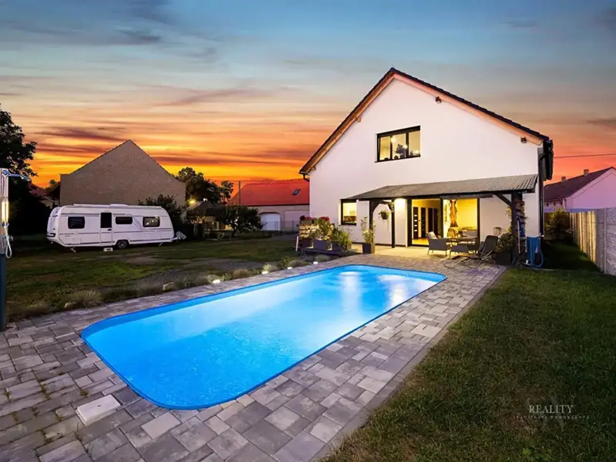 Prodej domu 221 m², Průjezdní · Mělnické Vtelno