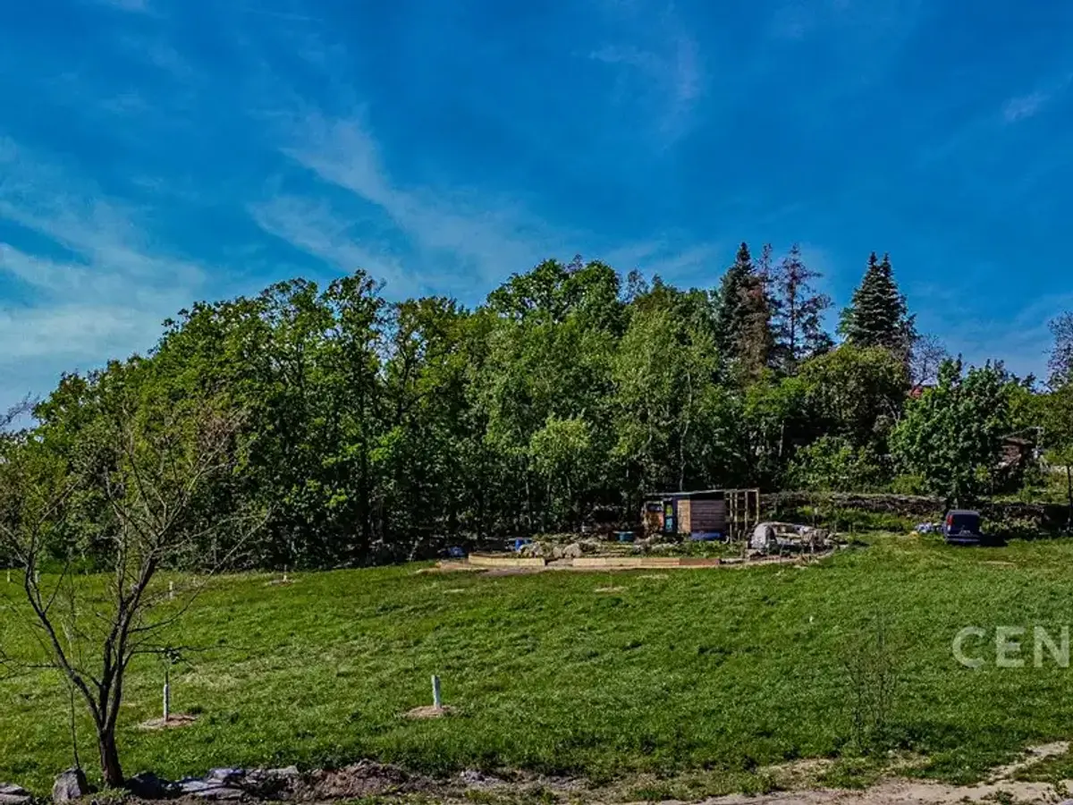 Prodej pozemku 3010 m², Vysoký Chlumec