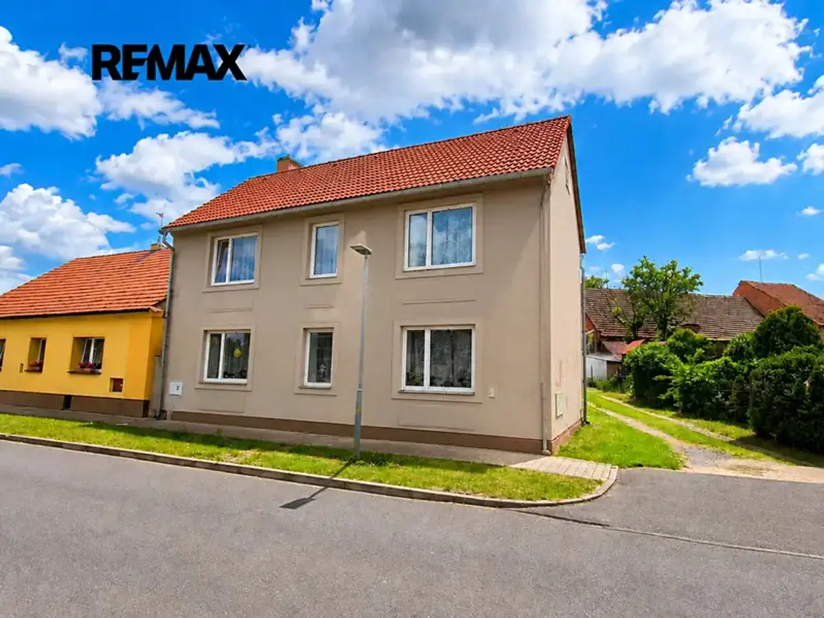 Prodej domu 140 m², Kostelní · Vroutek