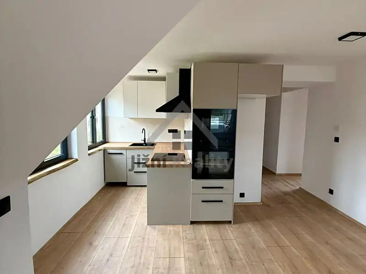 Prodej bytu 3+kk 73 m², Loučovice