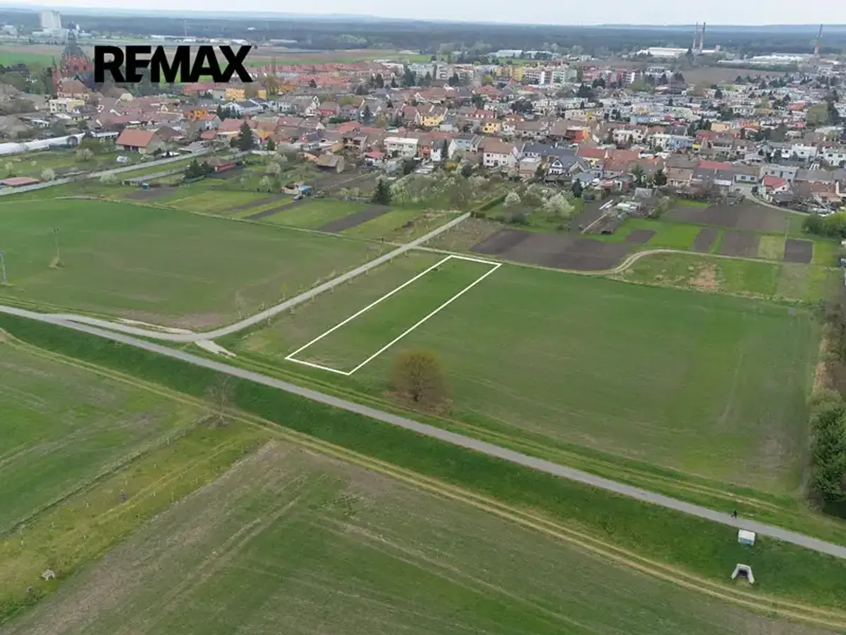 Prodej pozemku 1171 m², Břeclav · okres Břeclav