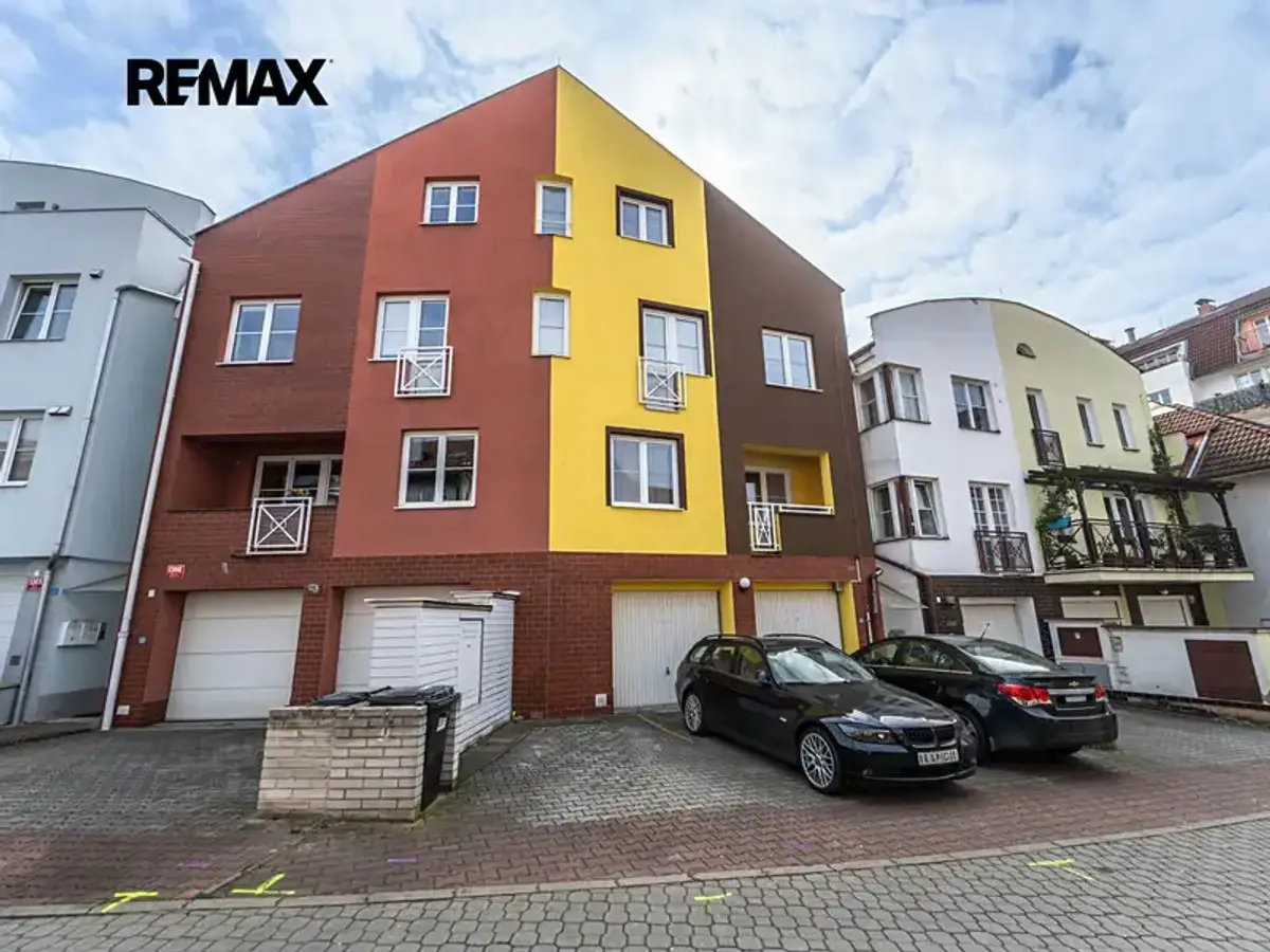 Prodej domu 330 m², Hajní · Kyje