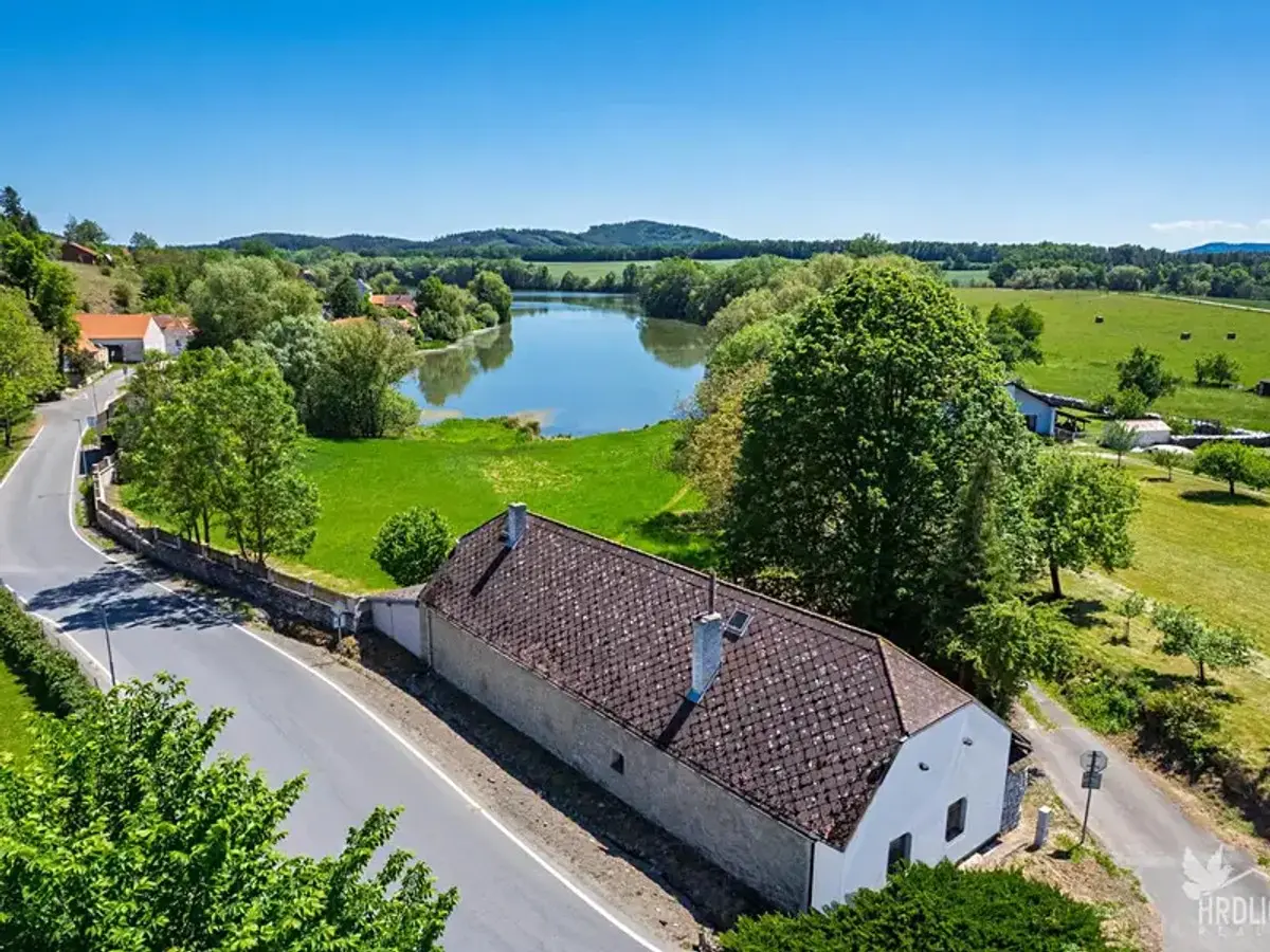 Prodej pozemku 3725 m², Krty-Hradec · okres Strakonice