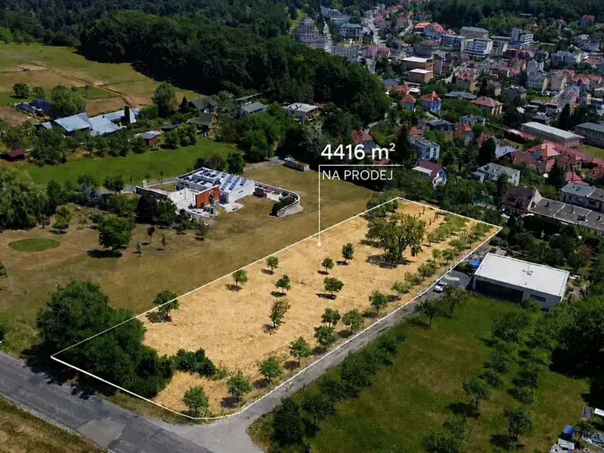 Prodej pozemku 4416 m², Slunná · Luhačovice