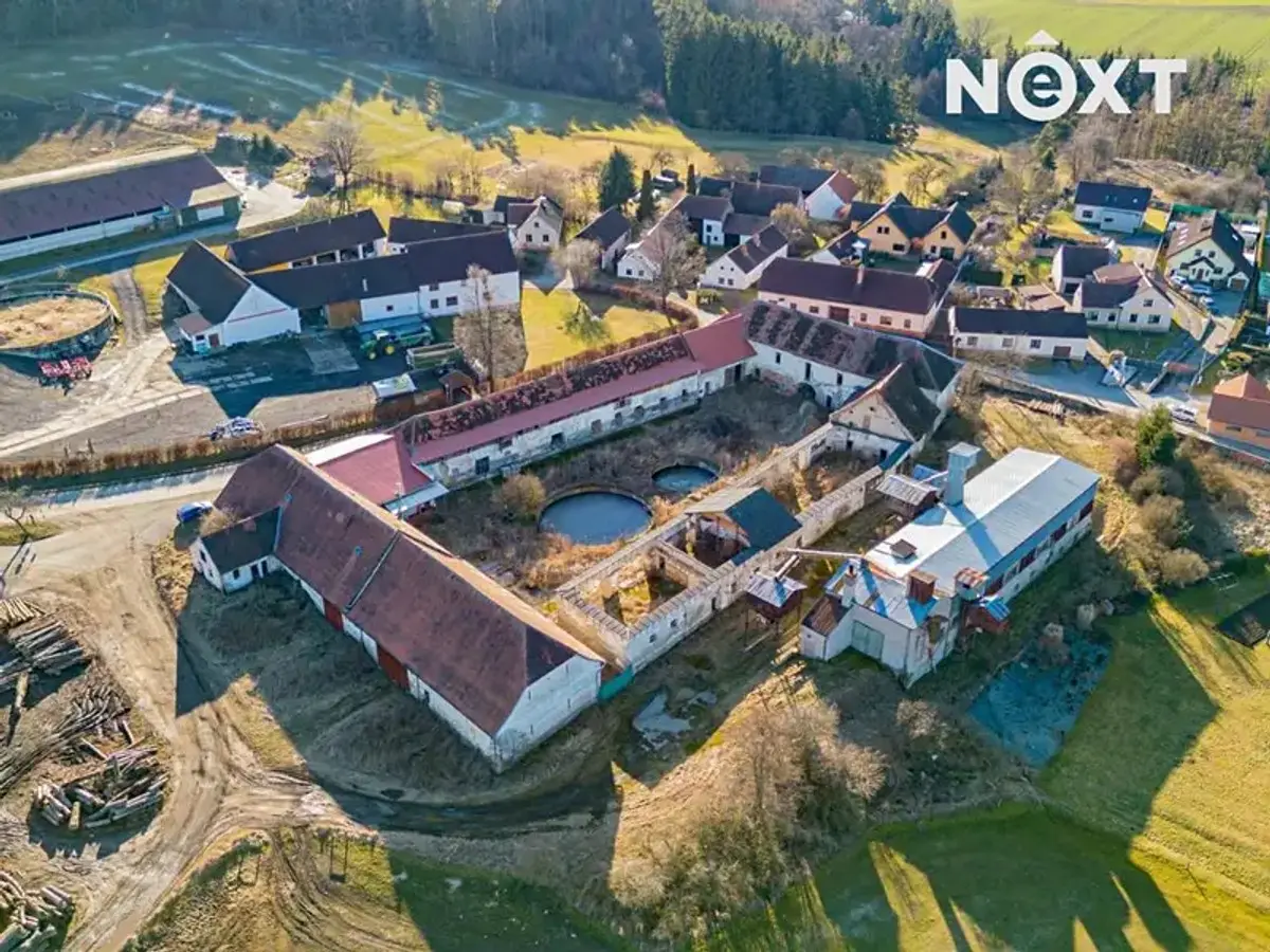 Prodej pozemku 1400 m², Křemže