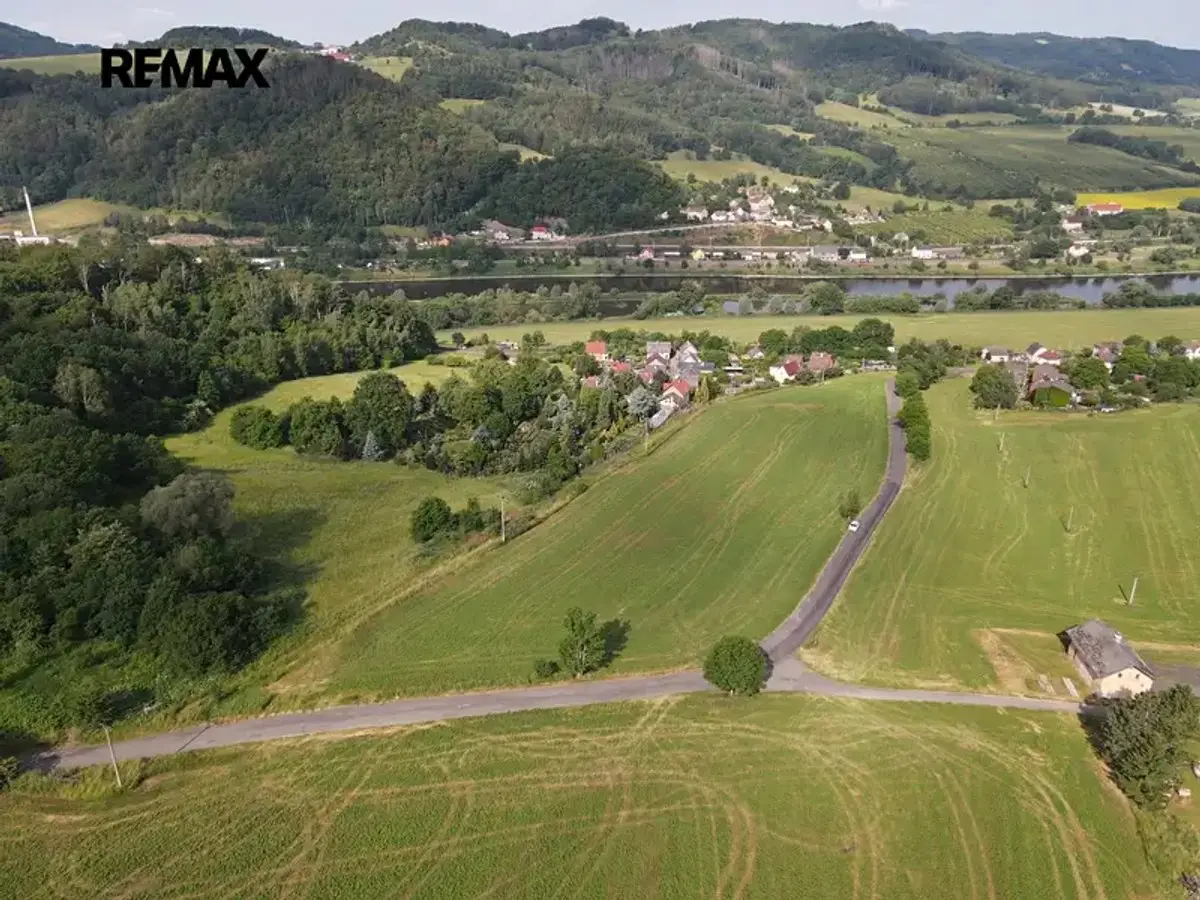 Prodej pozemku 17584 m², Děčín · okres Děčín