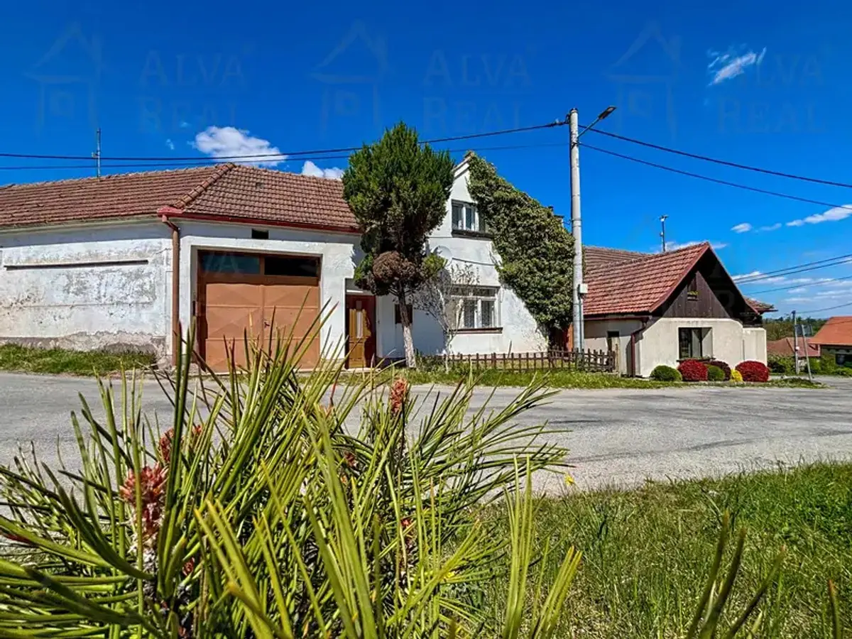 Prodej domu 100 m², Hluboké Dvory