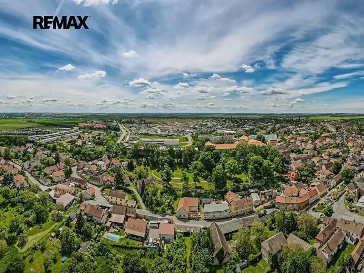 Prodej pozemku 9806 m², Buštěhrad · okres Kladno