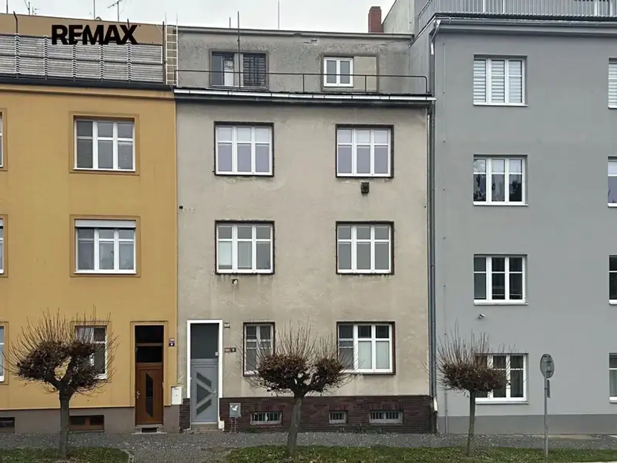 Prodej domu 450 m², Navrátilova · Slaný
