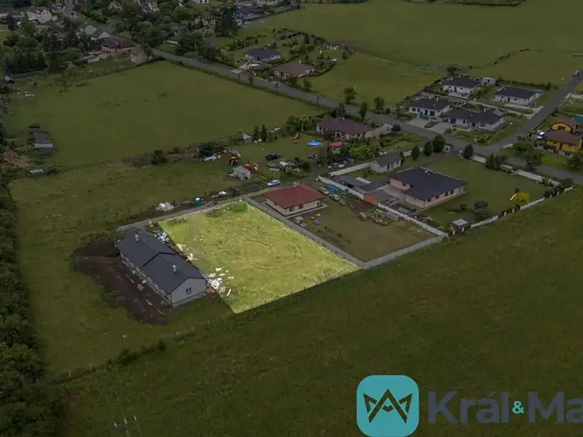 Prodej pozemku 1500 m², Korozluky · okres Most