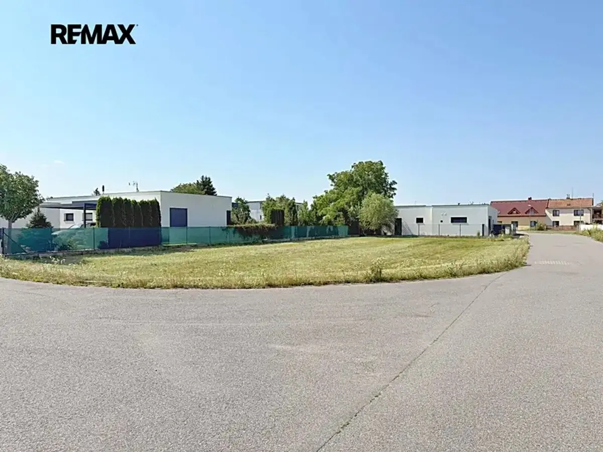 Prodej pozemku 893 m², Na Strejčku · Spojil
