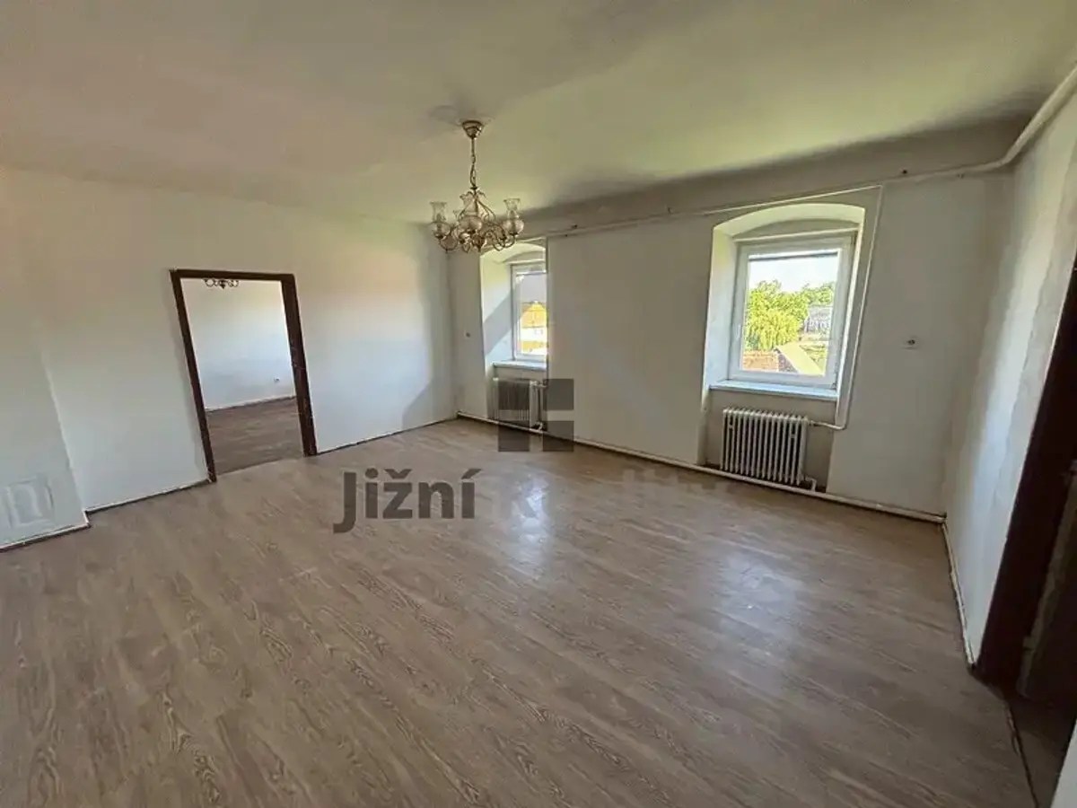 Prodej bytu 2+1 98 m², Uherčice u Znojma · Uherčice