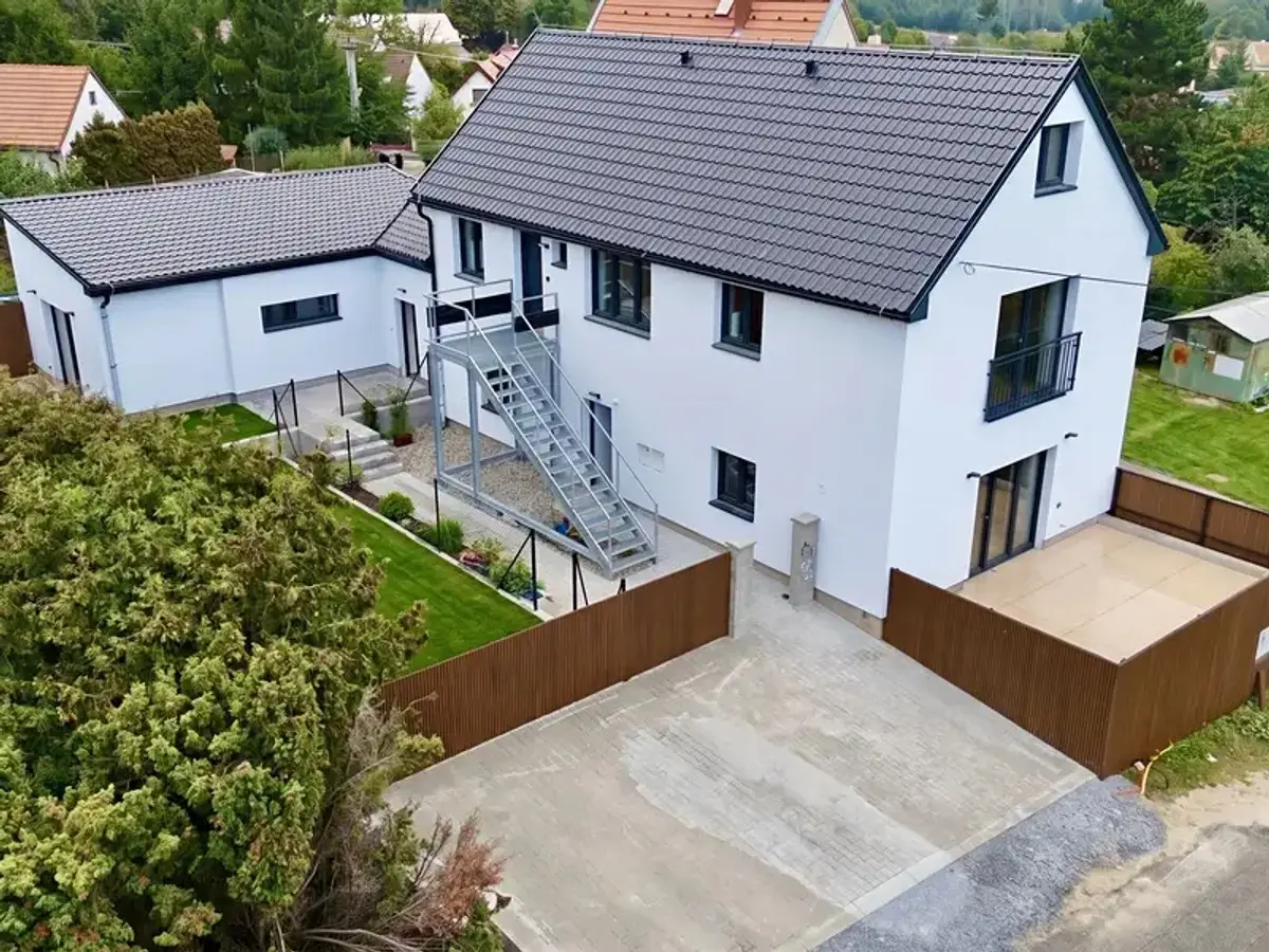 Prodej bytu 2+1 68 m², Na višňovce · Davle