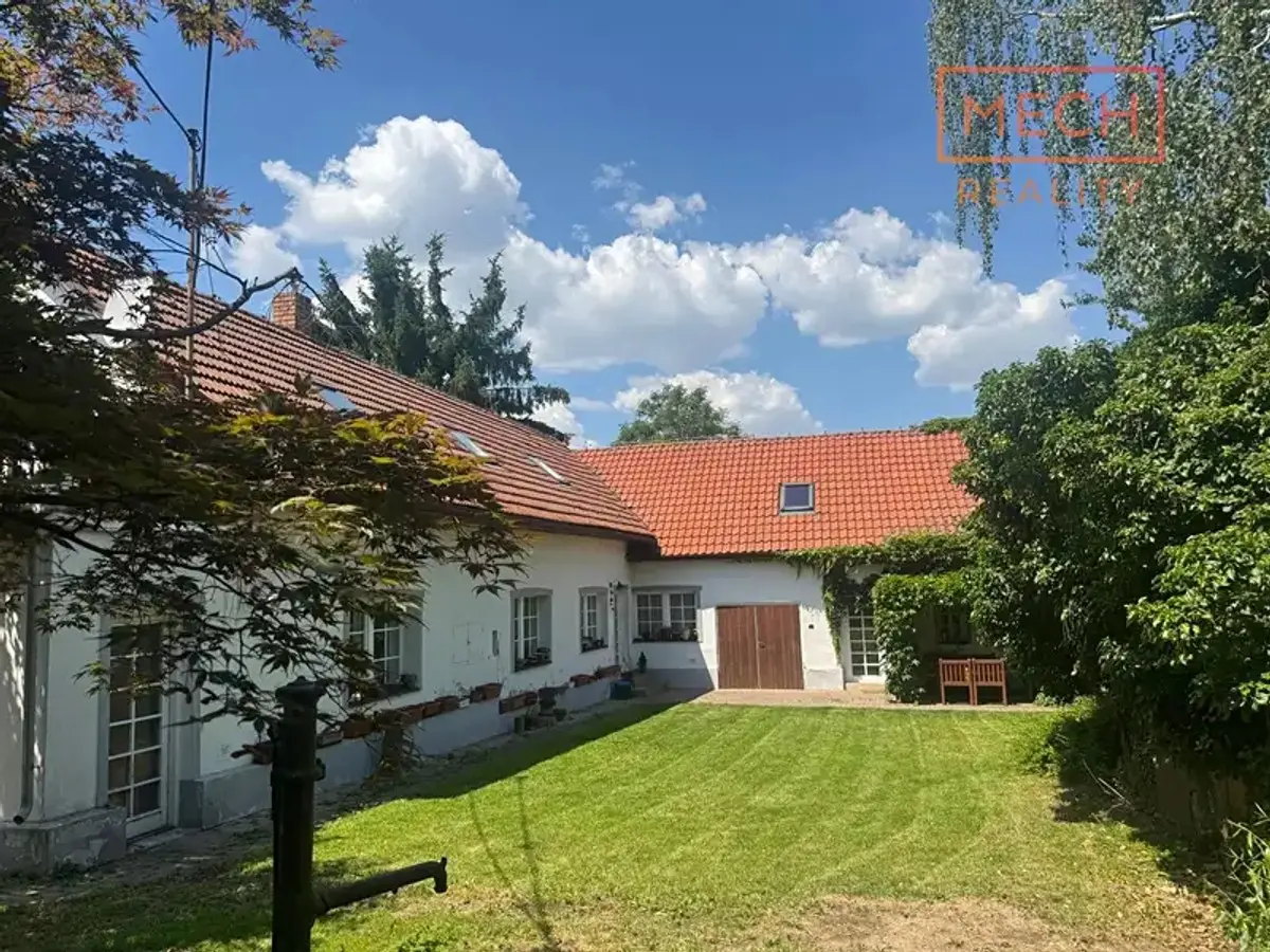 Prodej domu 313 m², Doubek · okres Praha-východ