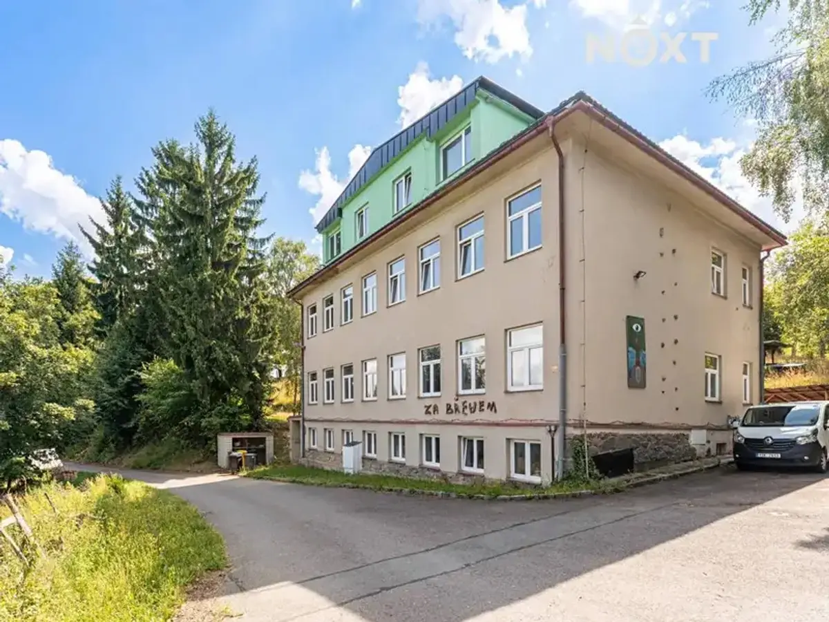 Prodej domu 900 m², Strážná
