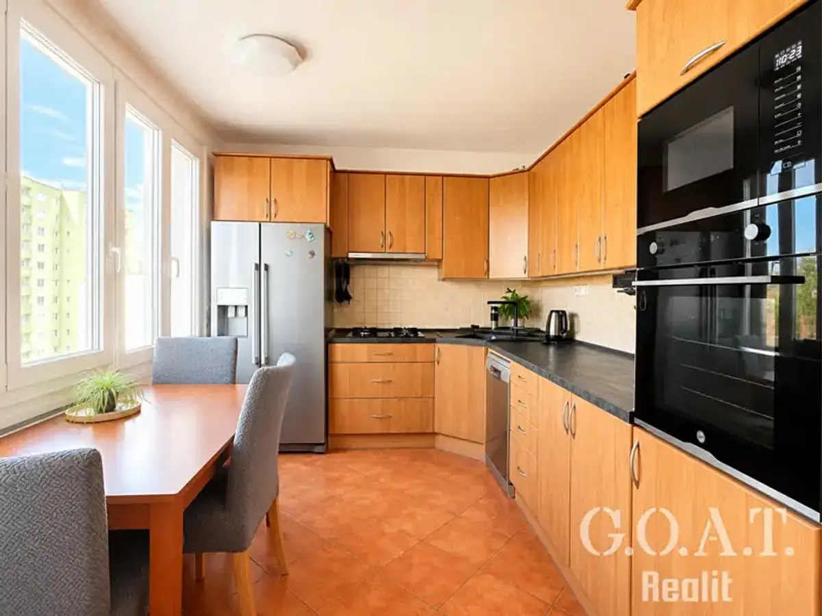 Prodej bytu 3+1 72 m², Strážnická · Plzeň