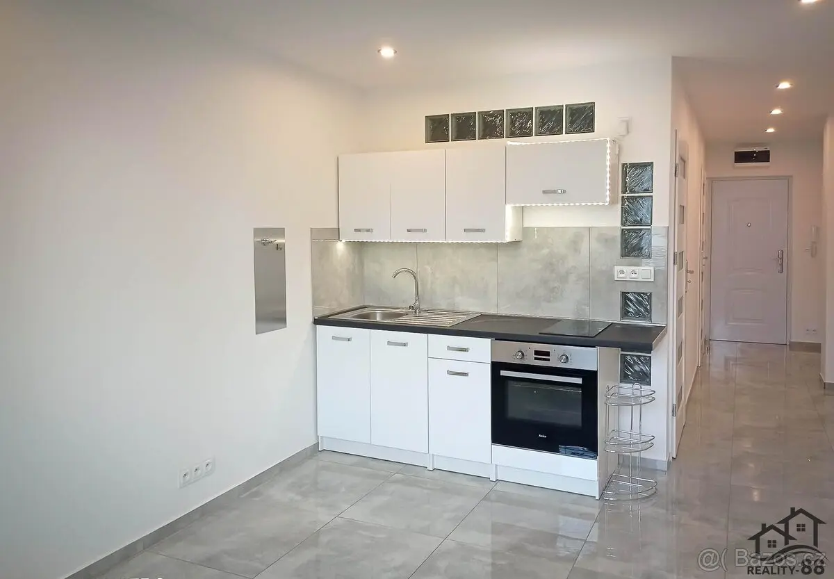 Pronájem bytu 1+kk 28 m², Karviná-město · Karviná