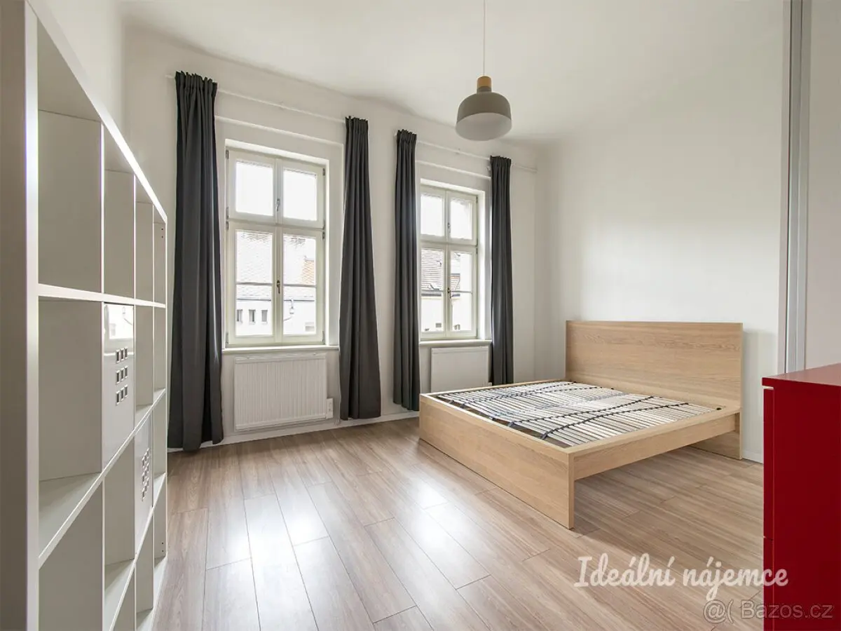 Pronájem bytu 1+kk 33 m², Karlín