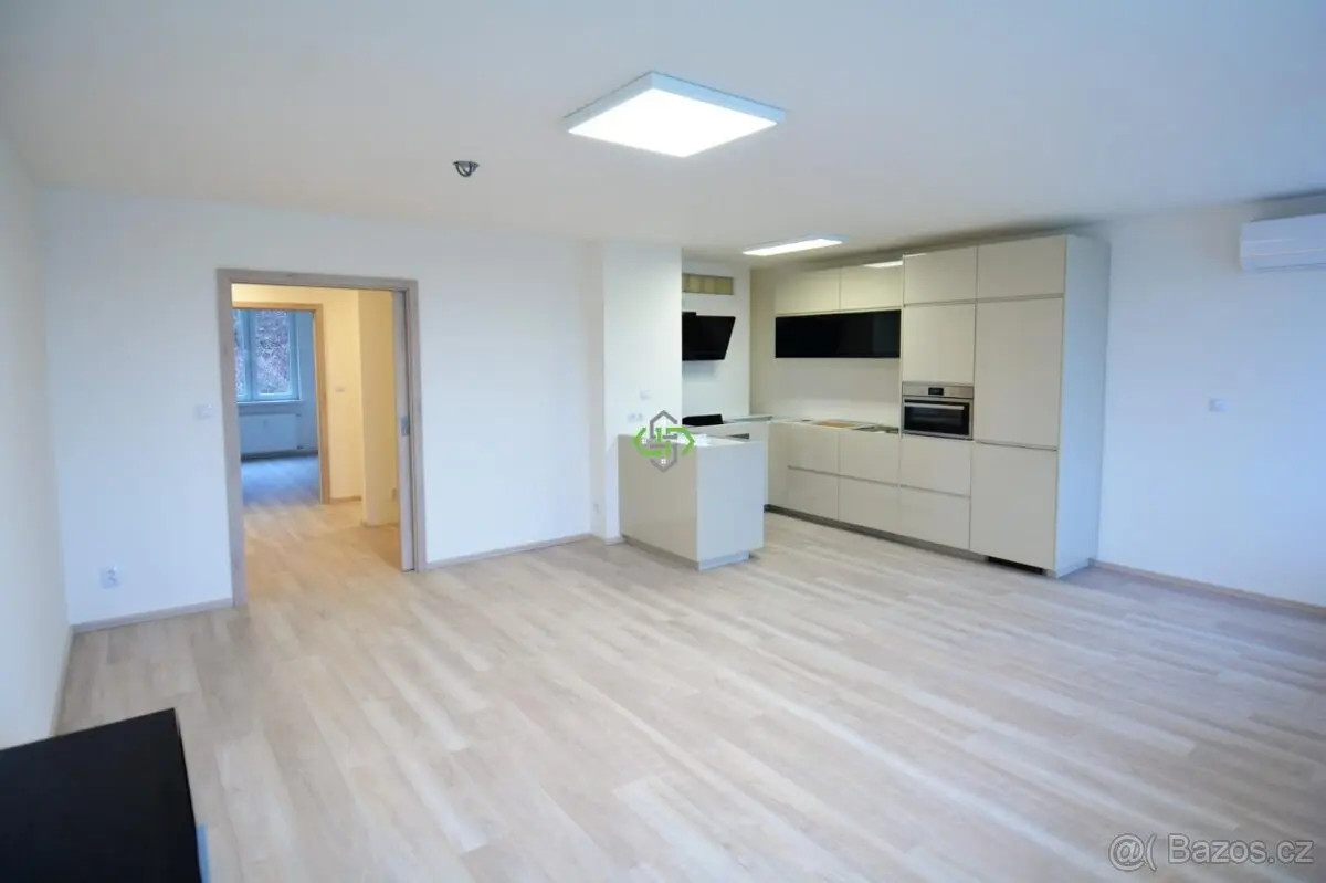 Pronájem bytu 2+1 47 m², Louny · 438 01