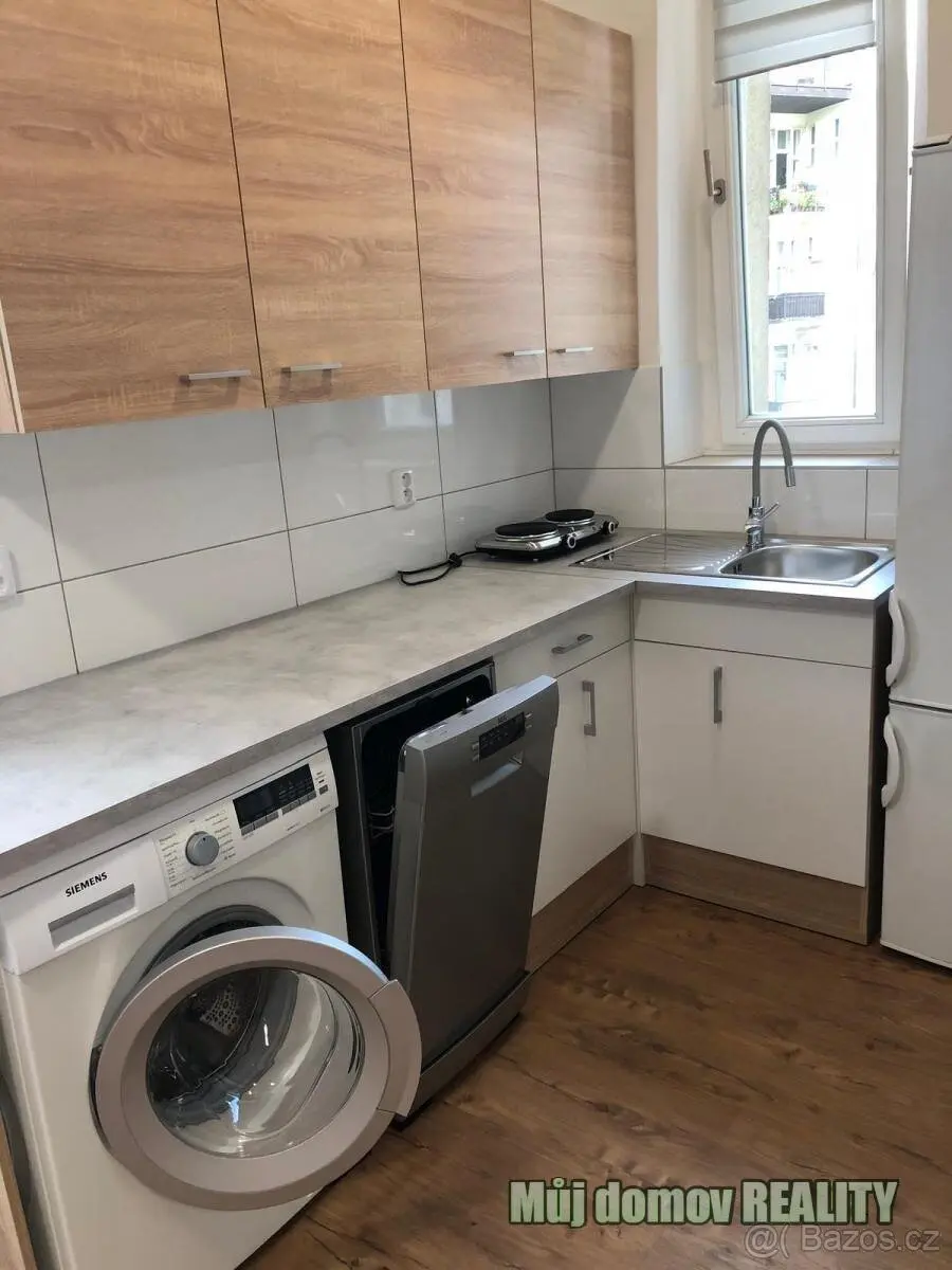 Pronájem bytu 1+kk 29 m², Dejvice