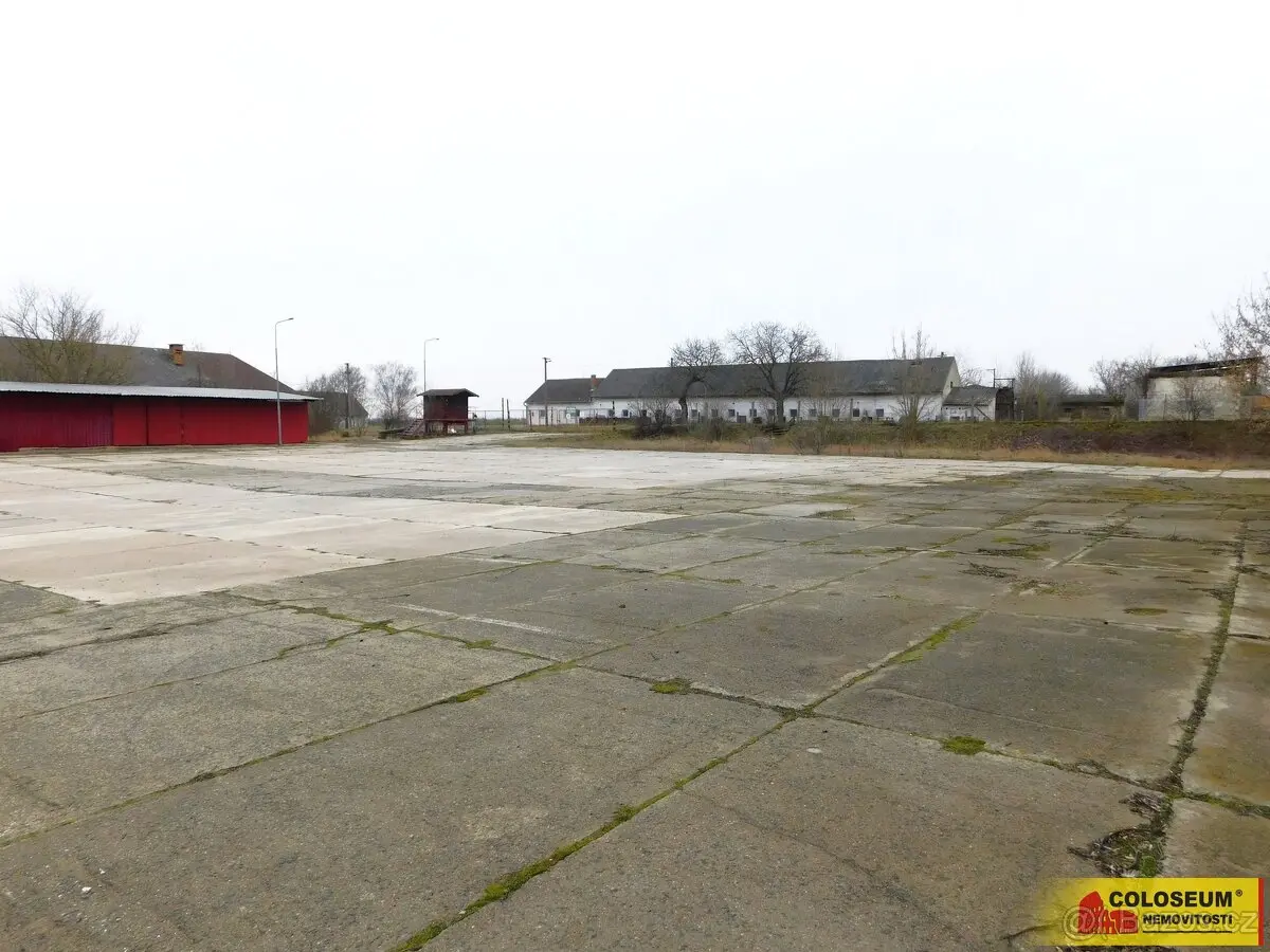 Pronájem pozemku 3500 m², Znojmo · 671 61