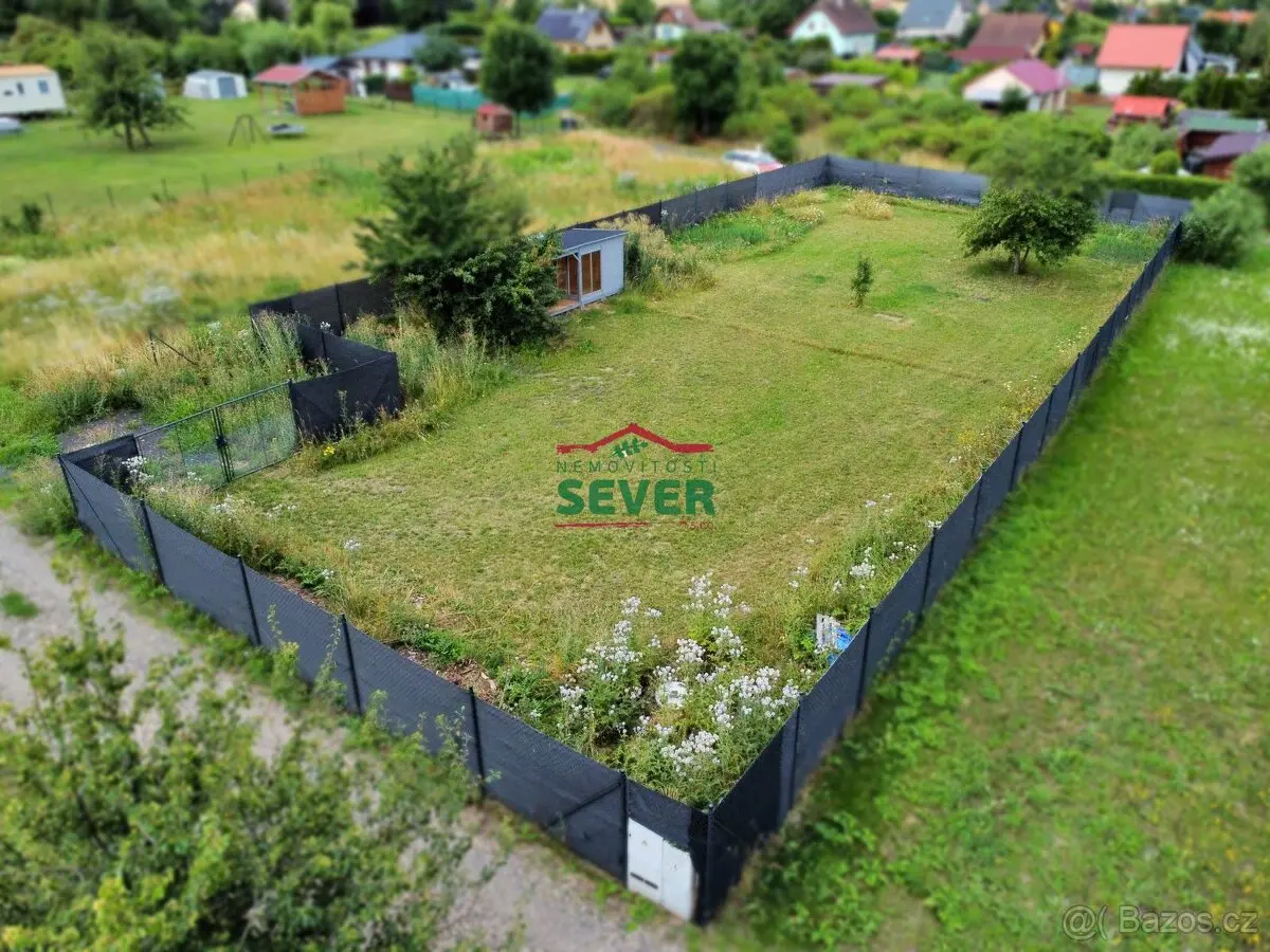 Prodej pozemku 943 m², Louny · 438 01