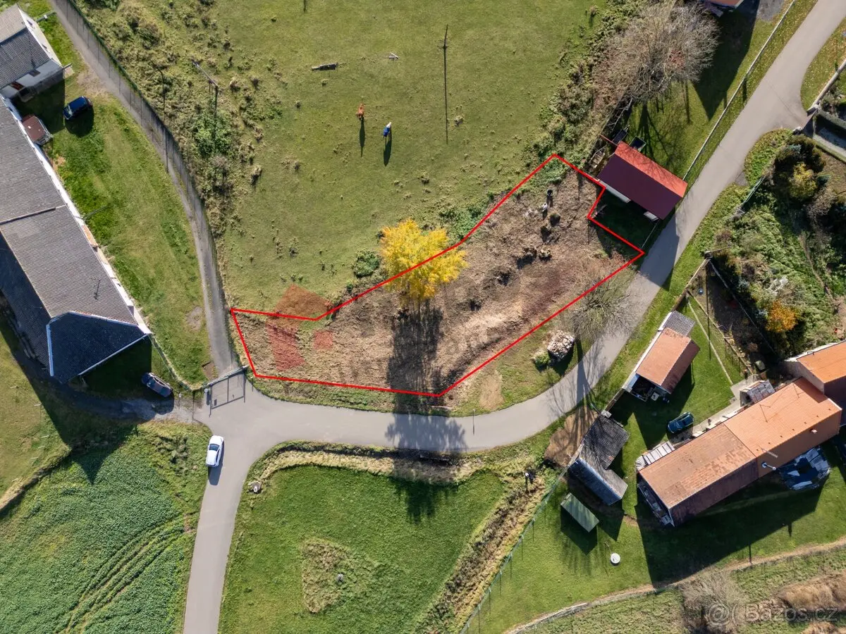 Prodej pozemku 954 m², Benešov · 257 08
