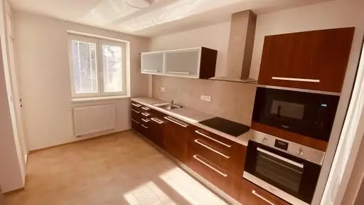 Pronájem bytu 3+1 75 m², Uherské Hradiště · 687 54