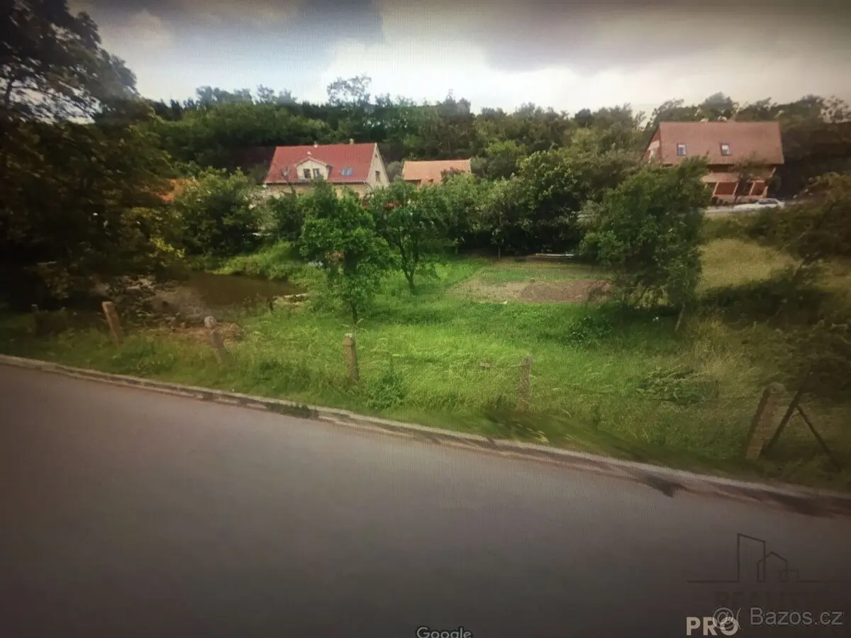 Prodej pozemku 817 m², Lipence