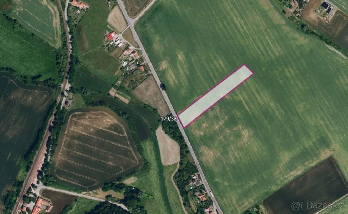 Prodej pozemku 9978 m², Znojmo · 671 54