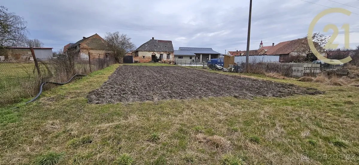 Prodej pozemku 2090 m², Znojmo · 671 26