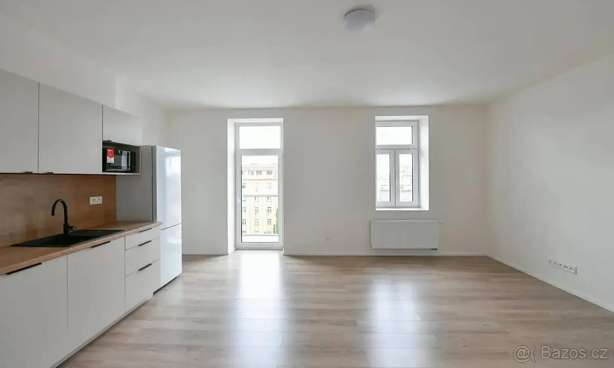 Pronájem bytu 1+kk 27 m², Vysočany