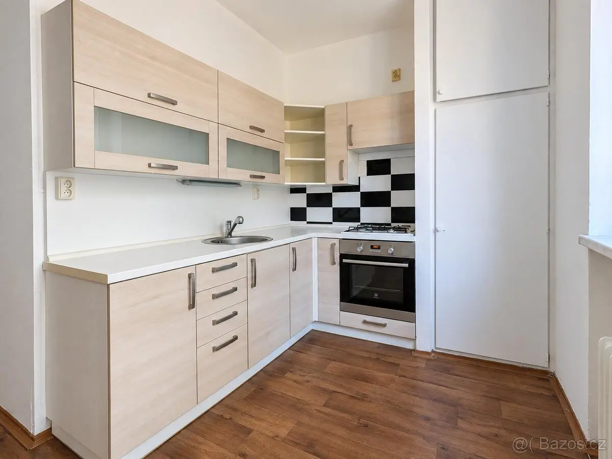 Pronájem bytu 2+1 51 m², Cheb · 352 01