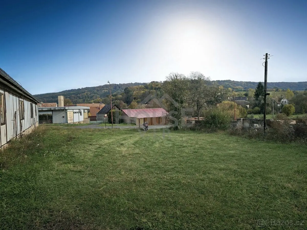 Prodej pozemku 1297 m², Louny · 439 15