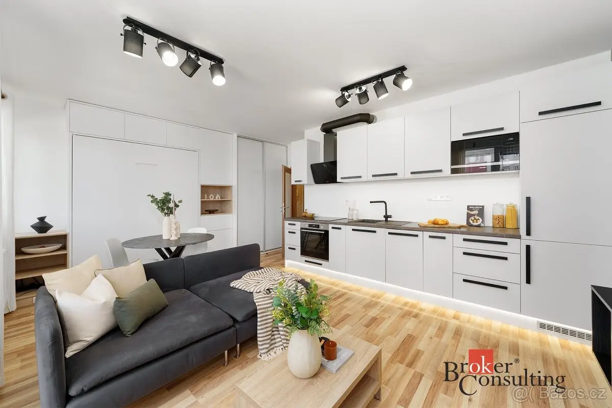 Pronájem bytu 1+kk 32 m², Kyje