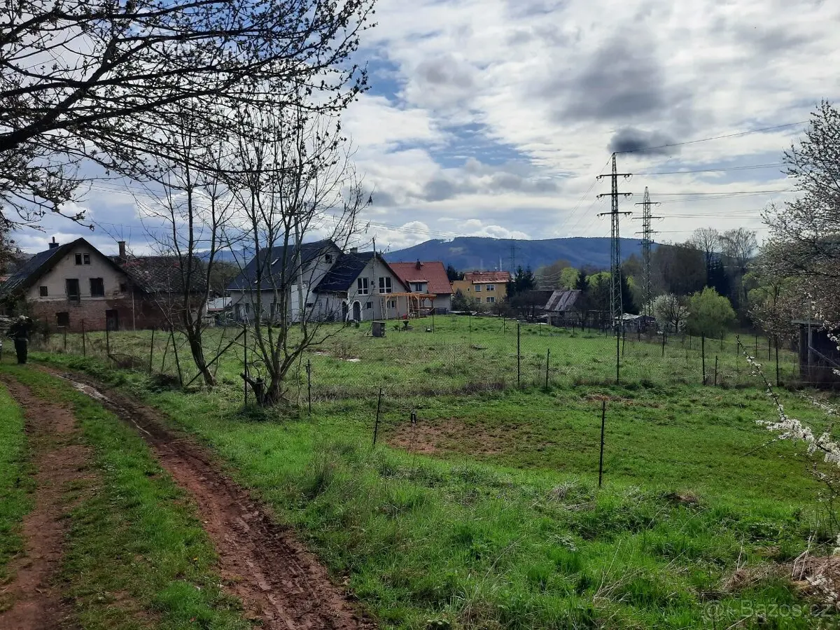Prodej pozemku 2437 m², Trutnov