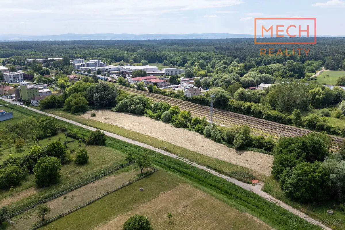 Prodej pozemku 11267 m², Hodonín · 696 81